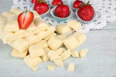 beyaz çikolata taze çilek ile bar