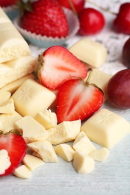 beyaz çikolata taze çilek ile bar