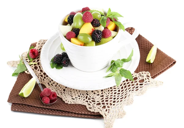 Ensalada de frutas en taza en servilleta —  Fotos de Stock