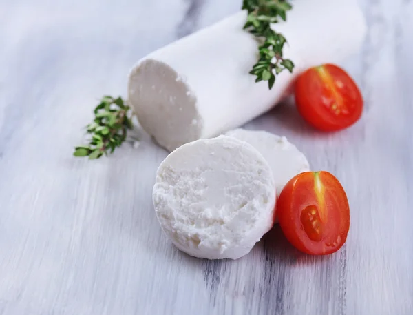 Tasty bushe cheese with thyme and tomato — Stock Photo, Image