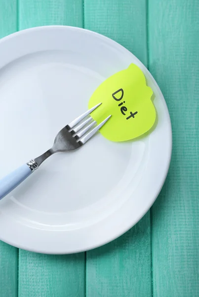 Note paper with message attached to fork, on plate — Stock Photo, Image
