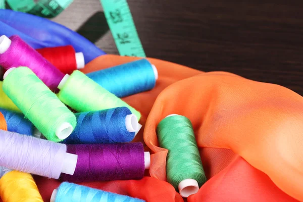 Hilos de costura multicolor — Foto de Stock