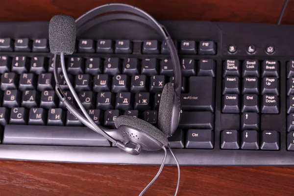 Headphone and keyboard — Stock Photo, Image