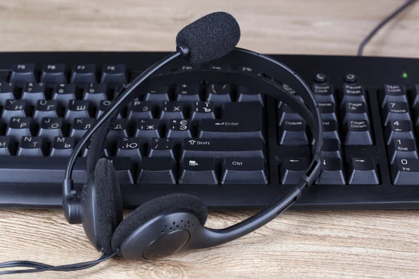 Headphone and keyboard — Stock Photo, Image