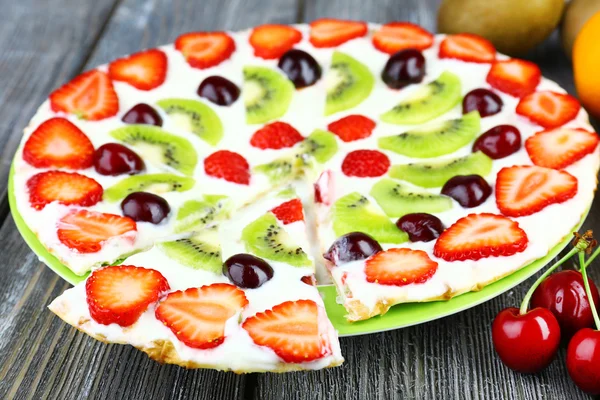 Homemade sweet pizza with fruits — Stock Photo, Image