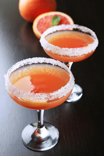 Grapefruit cocktail in glazen — Stockfoto