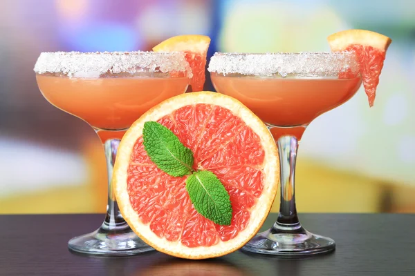 Grapefruit cocktail in glasses — Stock Photo, Image