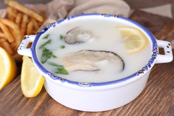 Tasty soup with oysters — Stock Photo, Image