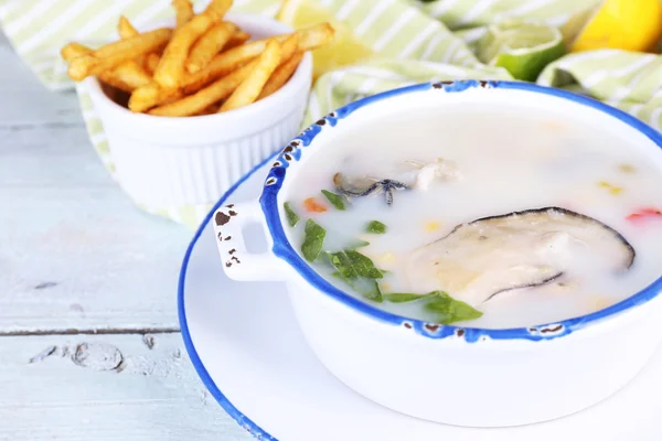Leckere Suppe mit Austern — Stockfoto