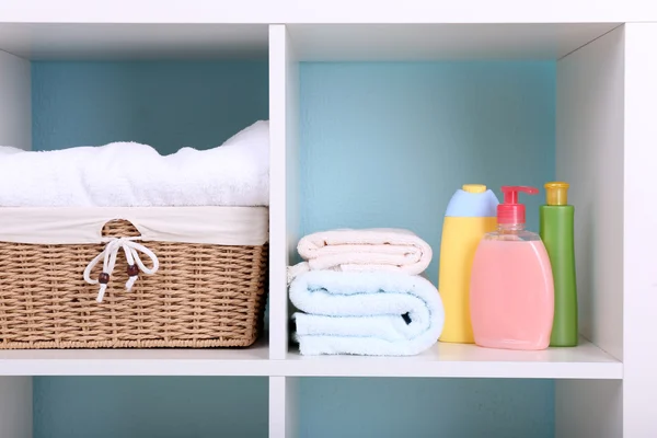 Schappen in badkamer — Stockfoto