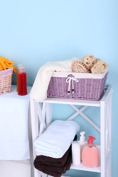 Estantes en el baño — Foto de Stock