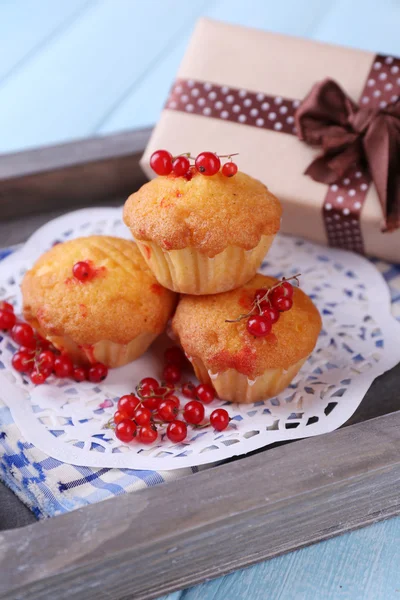 Muffin with red berries — Stock Photo, Image