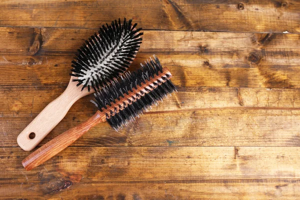 Деревянные щетки для волос — стоковое фото