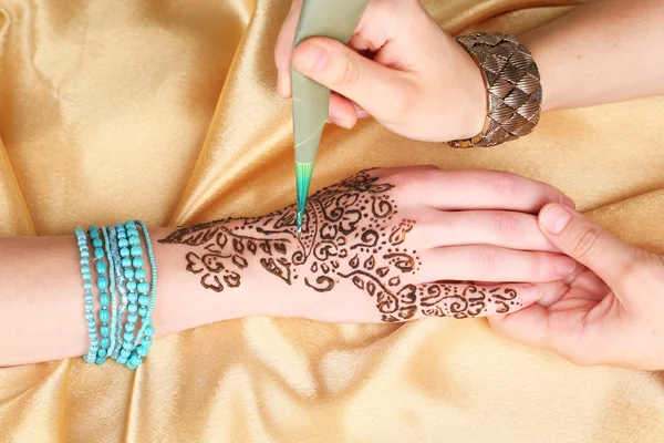 Mehndi on female hand — Stock Photo, Image