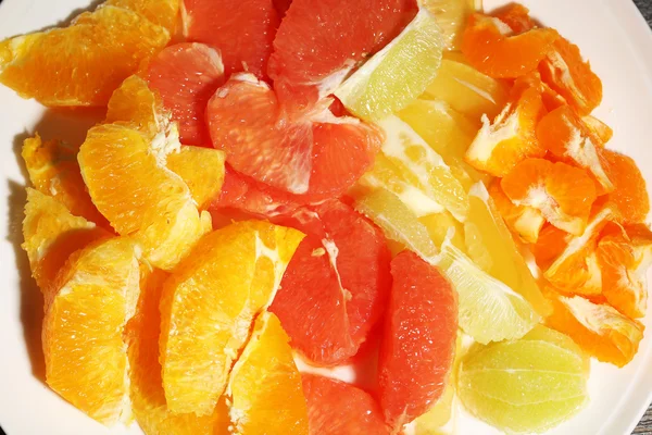 Zitrusfrüchte in Scheiben geschnitten — Stockfoto