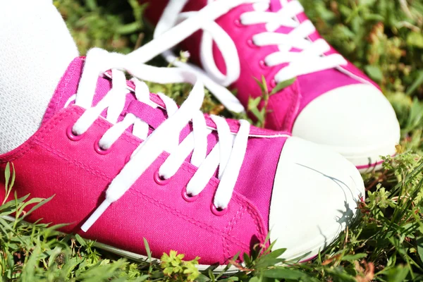 Female legs in sneakers — Stock Photo, Image