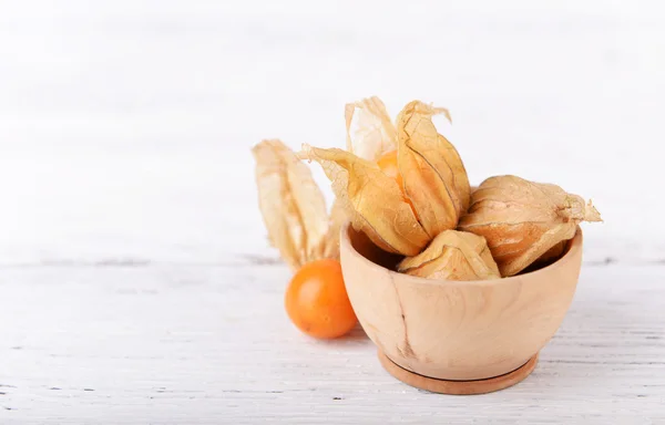 Physalis ovoce v míse — Stock fotografie