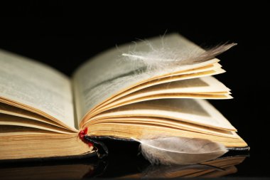 Kitap yalan tüy