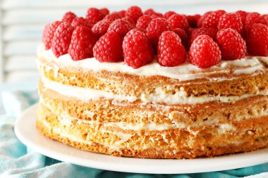 taze çilek ile pasta