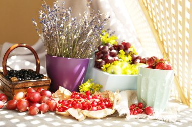 meyveler ve çiçekler