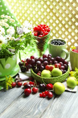 meyveler ve çiçekler