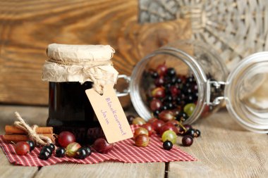Olgun blackcurrants ve bektaşi reçel ile