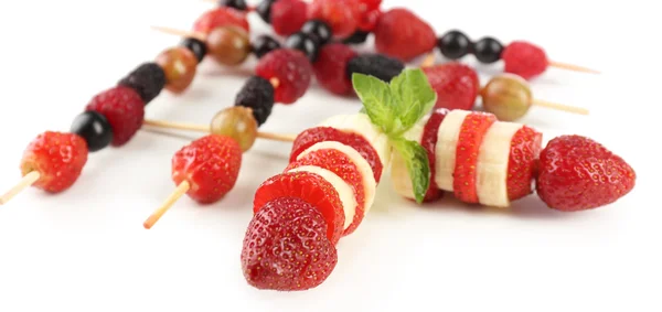 Fresh fruit kebabs — Stock Photo, Image