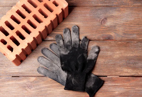 Gloves and bricks — Stock Photo, Image