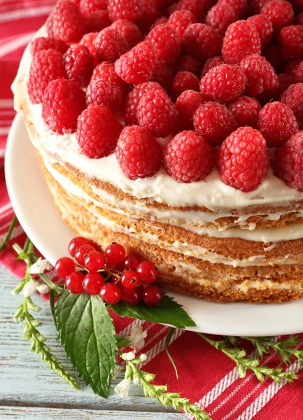 Kuchen mit frischen Beeren — Stockfoto