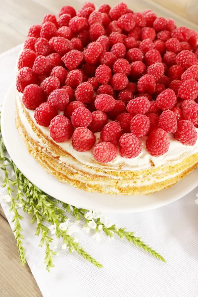 Cake with fresh berries — Stock Photo, Image