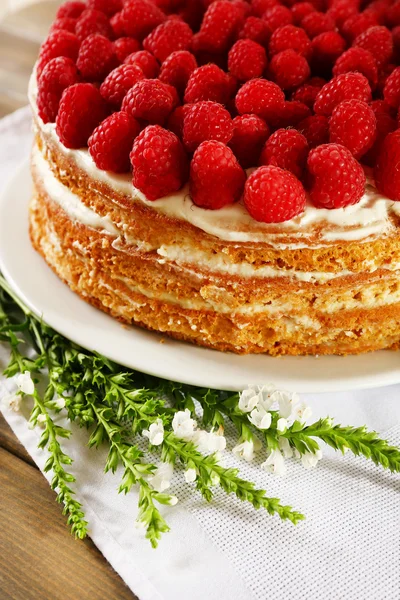 Cake with fresh berries — Stock Photo, Image