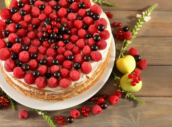 Kuchen mit frischen Beeren — Stockfoto