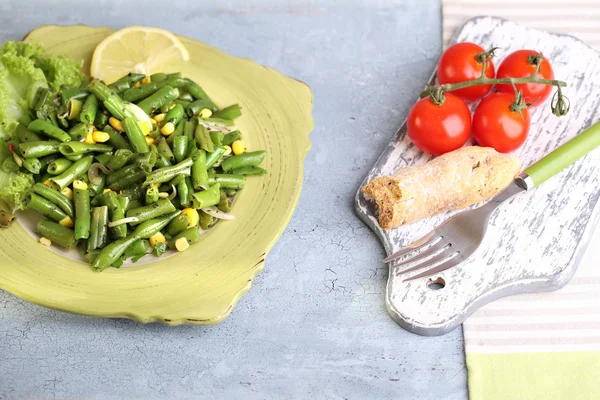 Salad with green beans and corn — Stock Photo, Image