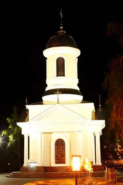 Pohled na kostel v městě — Stock fotografie