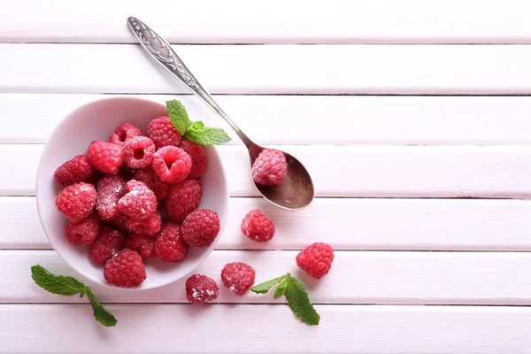 在碗里成熟甜莓 — 图库照片