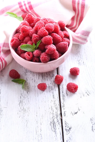 Ripe sweet raspberries in bowl — Stock Photo, Image