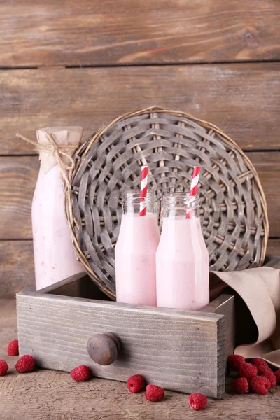 Bottles of tasty raspberry smoothie drinks — Stock Photo, Image
