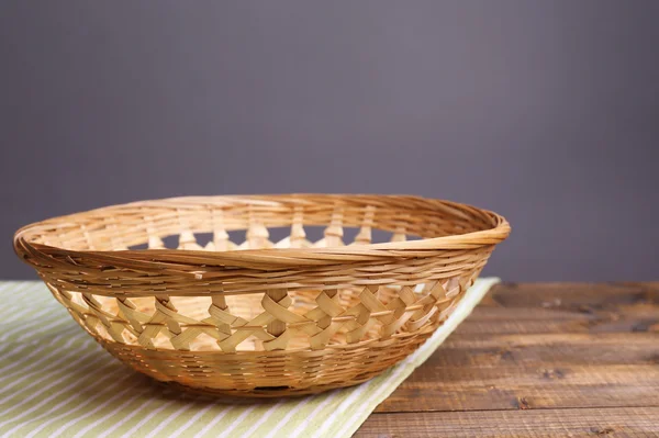 Empty wicker basket — Stock Photo, Image