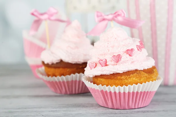 Tasse Kuchen mit Sahne — Stockfoto