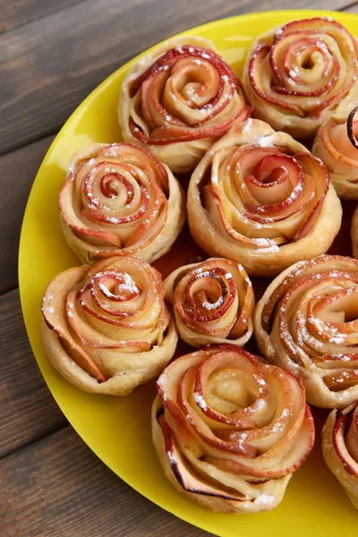 Teig mit Apfel — Stockfoto