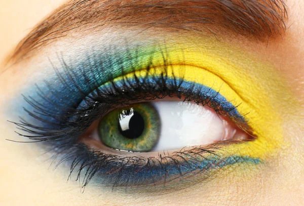 Mooie ogen met lichte make-up, close-up — Stockfoto