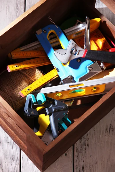 Houten doos met tools — Stockfoto