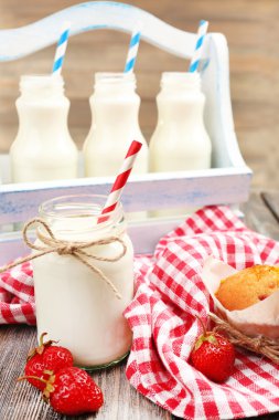 süt için şişelerde