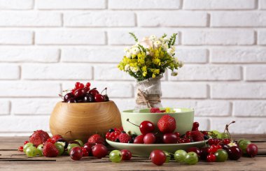 meyveler ve çiçekler