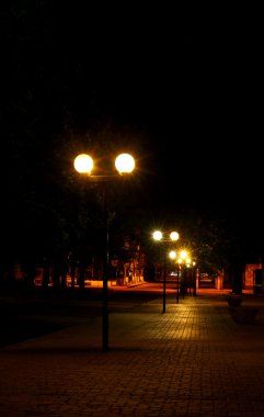 Işıklı sokak görünümü