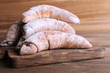 Pudra şekeri ile simit