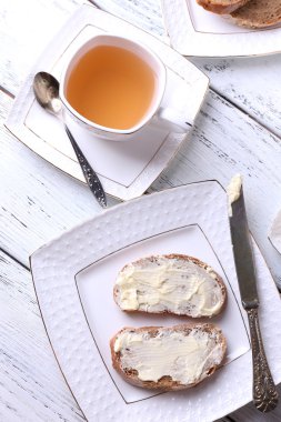Ekmek ve ev yapımı tereyağı