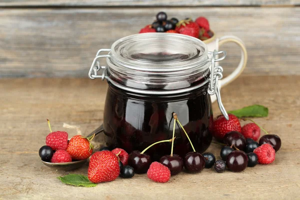 Jam with berries — Stock Photo, Image