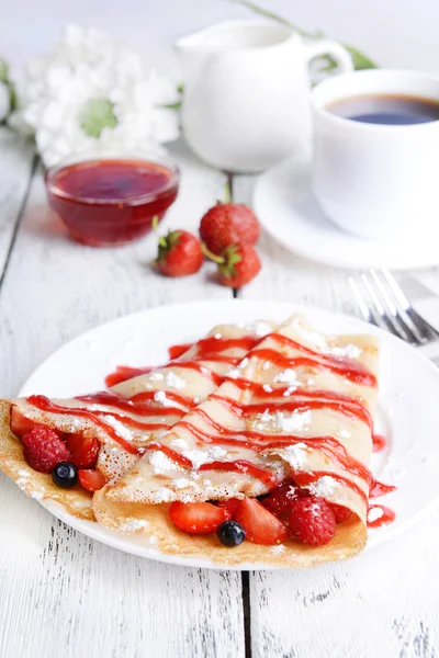 Pancakes with berries — Stock Photo, Image