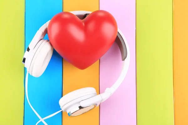 Auriculares y corazones — Foto de Stock